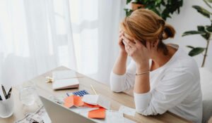 siempre sufro por dinero - mariana zamora